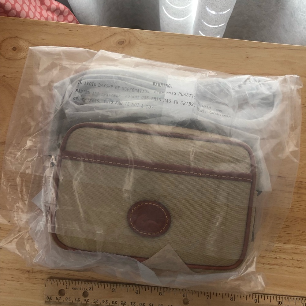 NWT Dooney & Bourke Khaki and Brown Italian Nylon Leather Camera Crossbody Bag - Picture 4 of 9